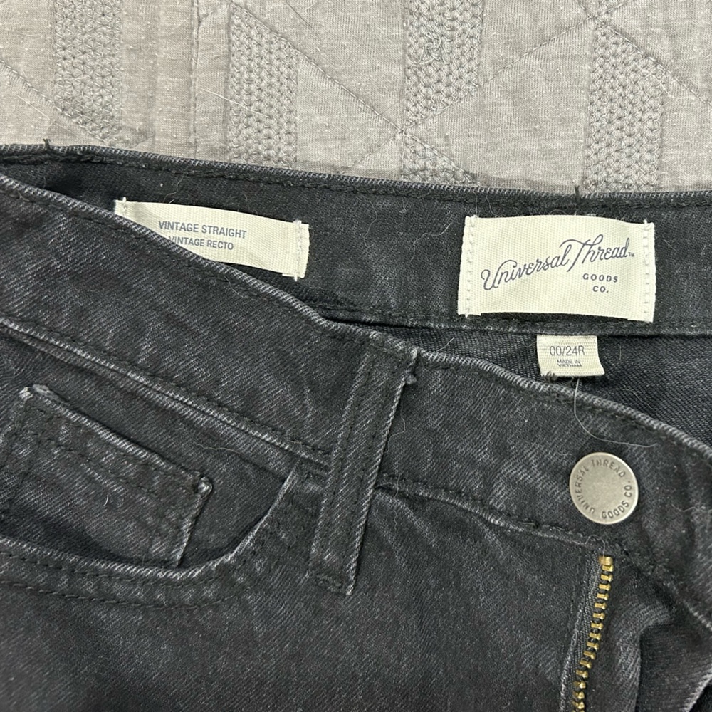 Women’s Universal Thread Vintage Straight Leg Black Jeans - Picture 2 of 4